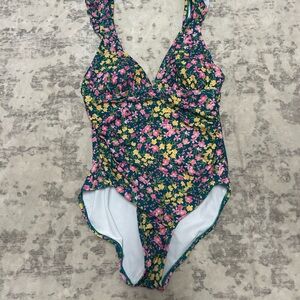 Bathing suit with flowers